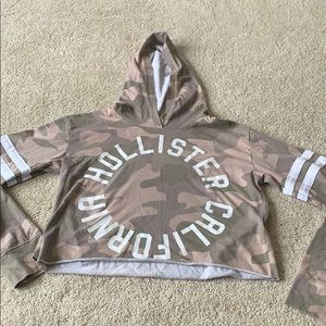 Hooded camo crop top